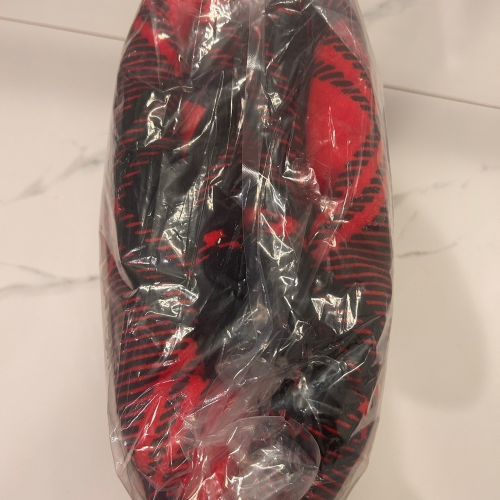 Victoria’s Secret Pink  Red & Black Buffalo Plaid Sherpa Fleece Blanket 2025 New - Picture 4 of 6